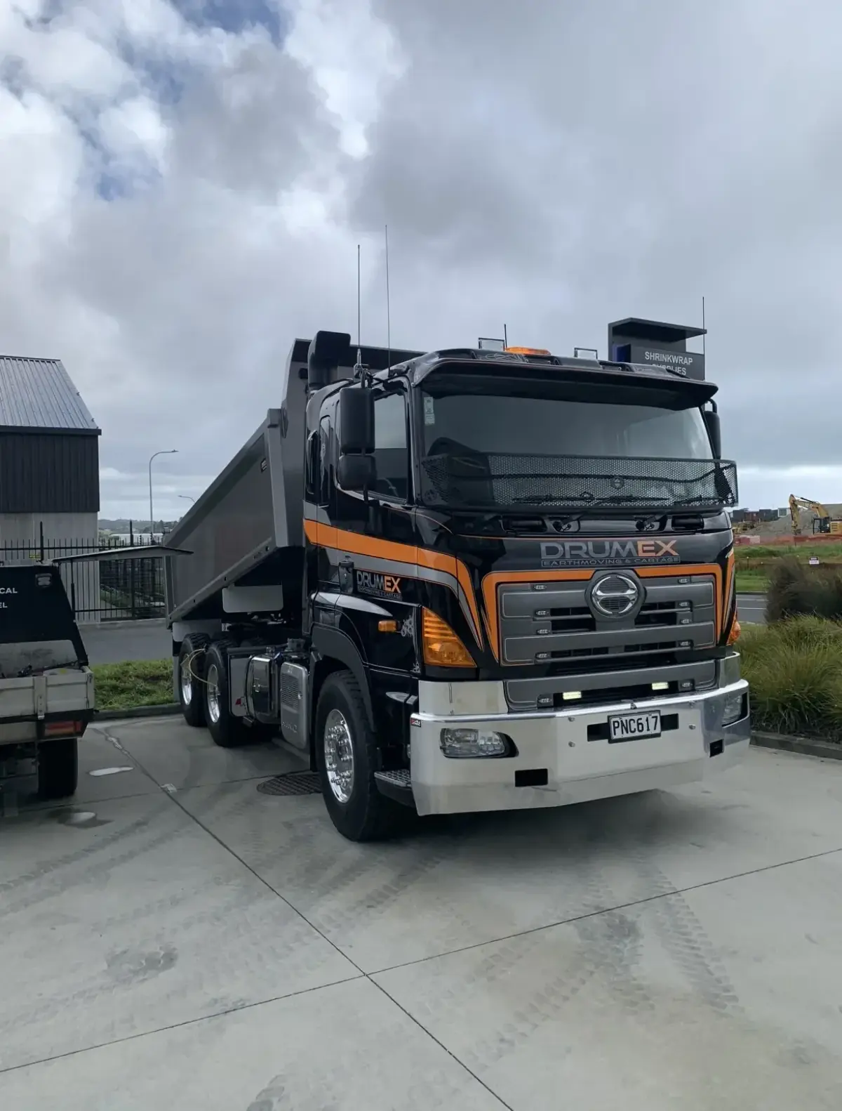 Hino 700 series truck auto electrical system service and repair